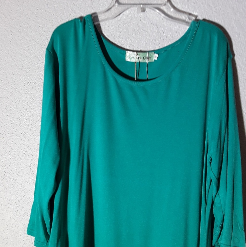 Long blouse with bottom lace ruffles